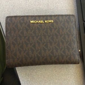 Medium card case carryall MK